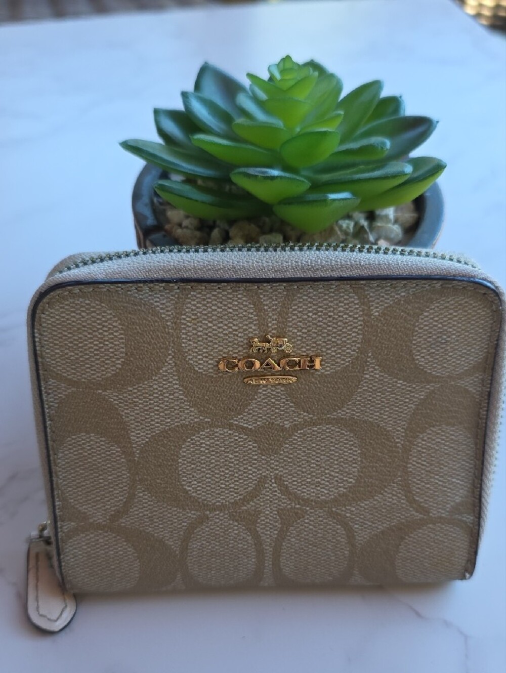 Coach White Cream Signature Zip Card Holder Small Wallet